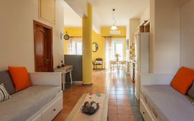 Evelia Apartment